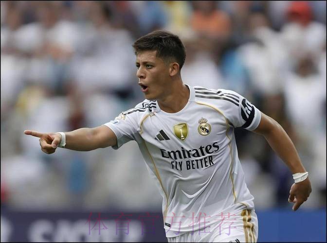 阿斯:皇马冬窗将引进中卫 高层一致否决签下拉莫斯